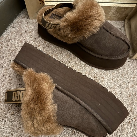UGG Brown Fur-Lined Slippers - Size 9 - Picture 4 of 4